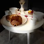 Cocon De La Tour - Jacuzzi - Nuit Romantique 아파트 *