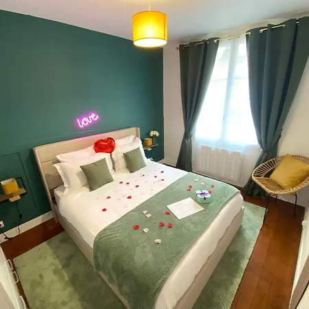 Cocon De La Tour - Jacuzzi - Nuit Romantique Appartement Compiègne