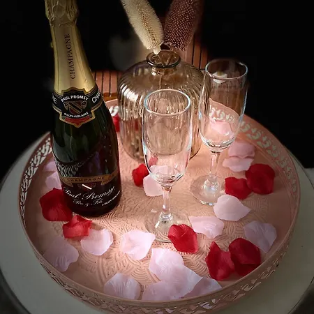 Cocon De La Tour - Jacuzzi - Nuit Romantique * Compiègne