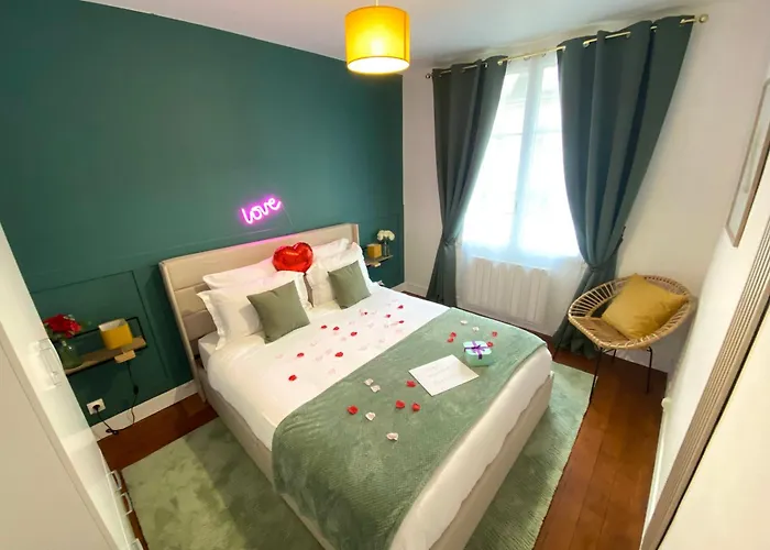 Cocon De La Tour - Jacuzzi - Nuit Romantique Appartement Compiègne