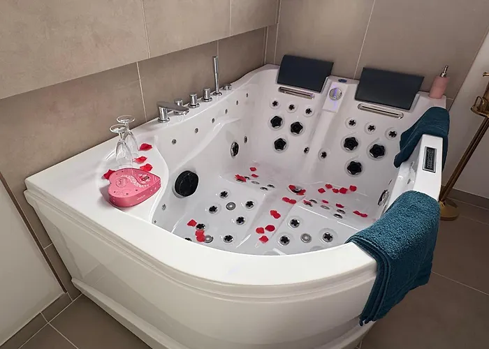 Cocon De La Tour - Jacuzzi - Nuit Romantique Appartement Compiègne