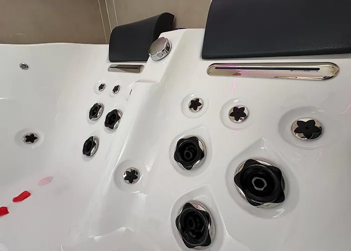 Cocon De La Tour - Jacuzzi - Nuit Romantique * Compiègne